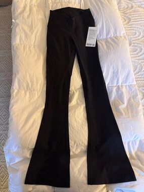 BNWT! lululemon Align™ V-Waist Mini-Flare Pant - black